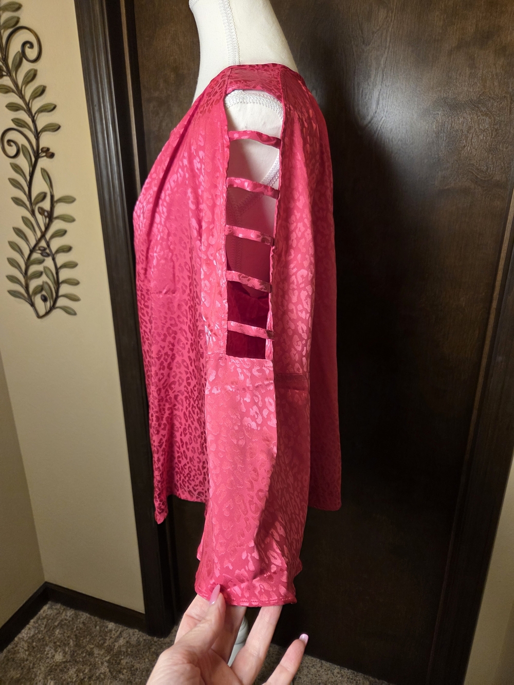 Jennifer Lopez Briggt Pink Cutout Sleeve Blouse - Picture 8 of 13